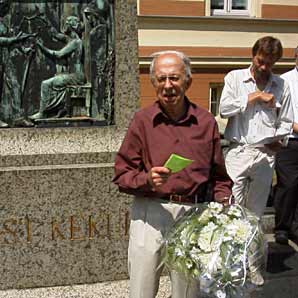 Helmuth Uessem, Ehrenvorsitzender des Fördervereins Poppelsdorfer Geschichte e.V. bei der 100jährigen Feier des Kekule-Denkmals