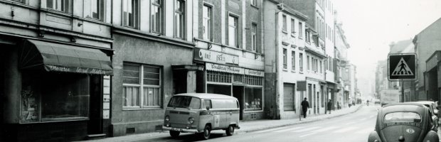 Links Café Stockamp, rechts Wesselwerk